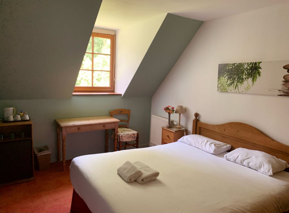 moulin double bedroom